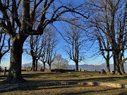 28 Al Parco del Castello di San Viglio baciato dal sole